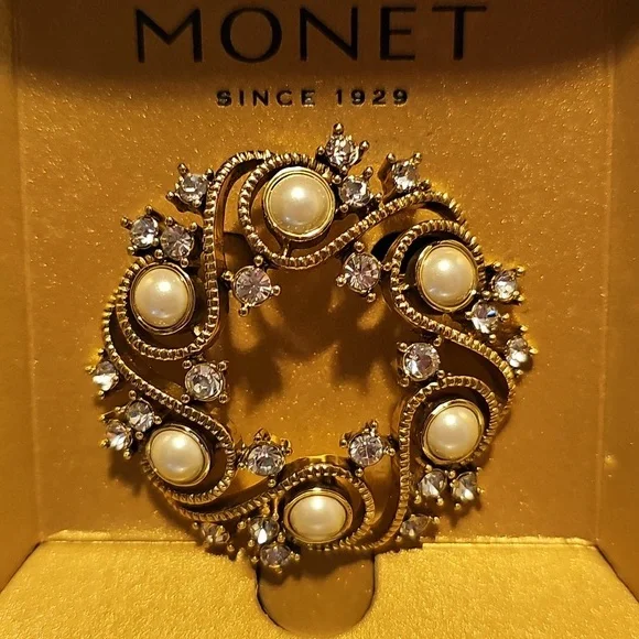 Monet Brooch Pin Duo – New in Box – Floral & Pearl Wreath Designs - Picture 3 of 6